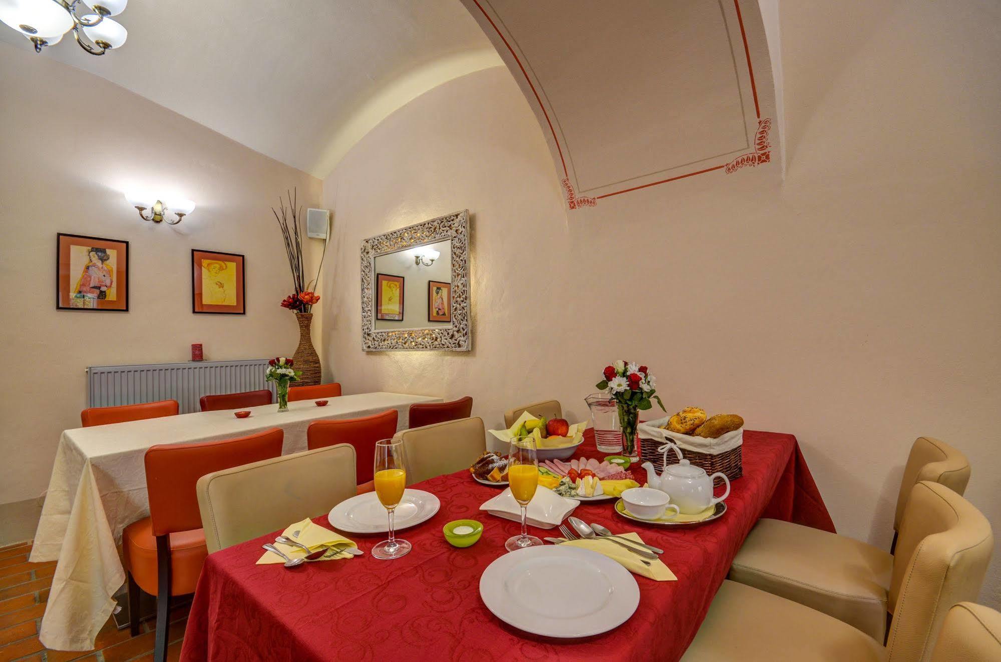 Český Krumlov Hotel Edward Kelly מראה חיצוני תמונה